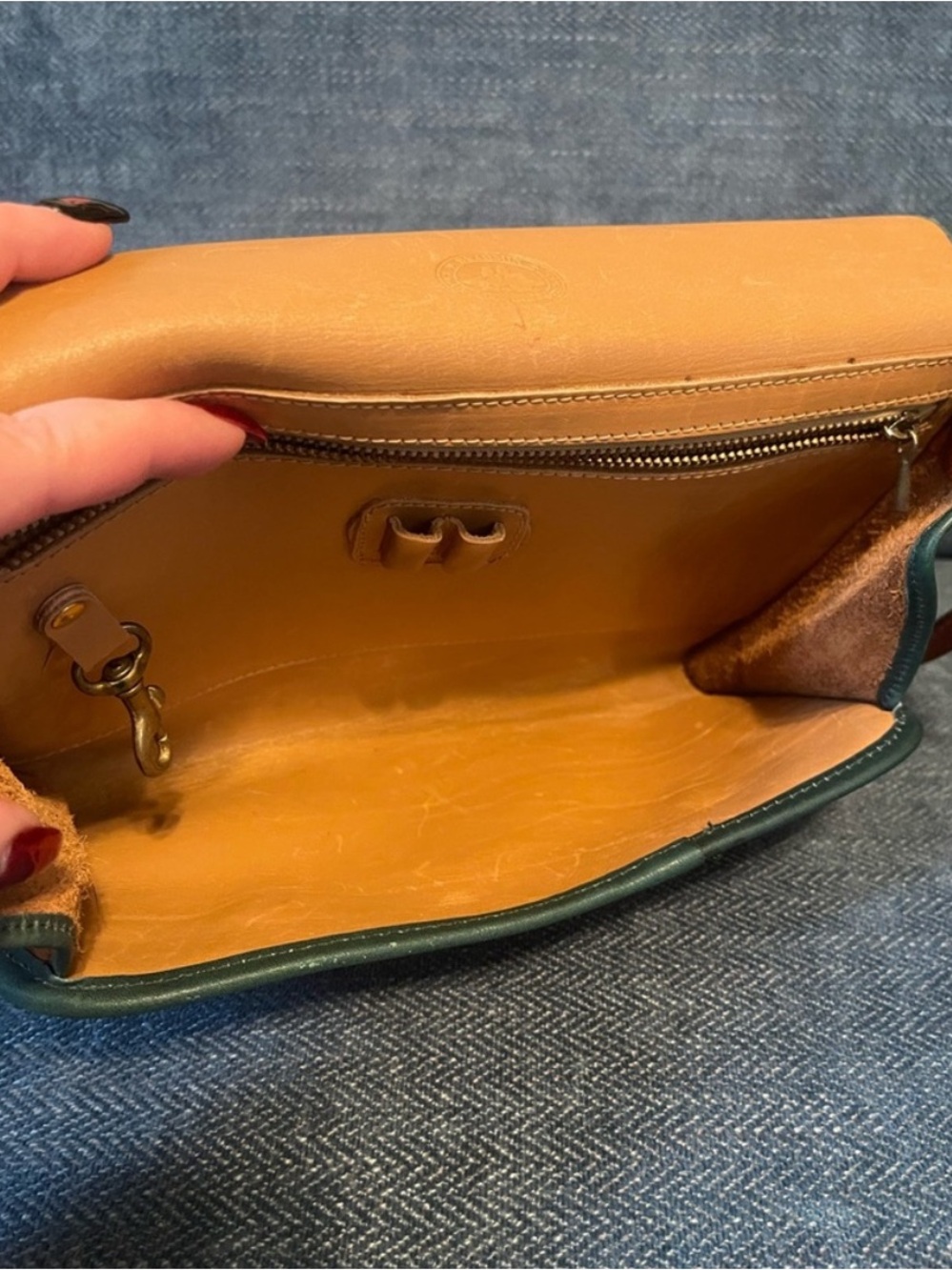 Vintage BRAHMIN RARE leather crossbody/ clutch medallions w forest green trim - Picture 12 of 16